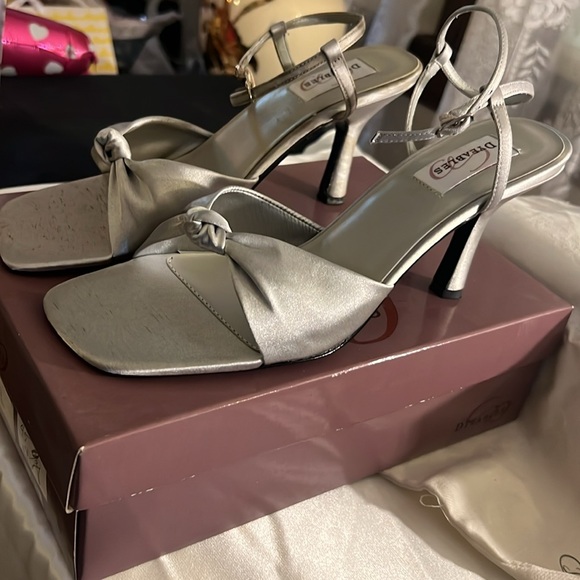 Love Knot Silver - Picture 3 of 5